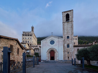 Fototapeta na wymiar The medieval town of Gubbio and the gothic church of San Giovanni Battista, Umbria, Italy 