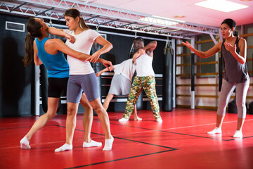 Fototapeta na wymiar Womens sparring in self defense courses in the gym