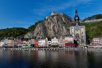 Miasto Dinant w Belgii, Walonia. Rzeka Moza. © Adam Sadlak