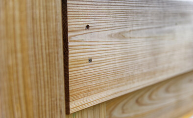 Wkręt, skręcone deski do siebie, konstrukcja drewniana. © Adam Sadlak