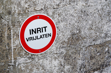 Znak zakazu INRIT VRIJLATEN w języku niderlandzkim - obrazy, fototapety, plakaty