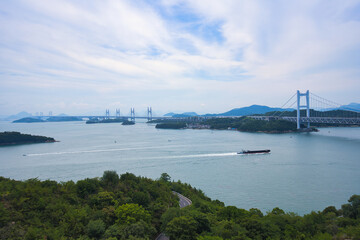 Fototapeta premium Washuzan, Kurashiki 鷲羽山 第二展望台からの下津井瀬戸大橋 倉敷