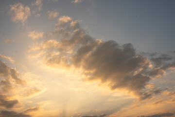 Fototapeta premium Sunset Sky on Twilight in the Evening with Orange Gold Sunset Cloud Nature Sky Backgrounds, Horizon Golden Sky, Sunrise clouds Gorgeous, Dusk sky