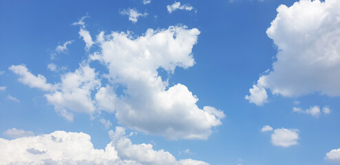 White clouds and blue sky - obrazy, fototapety, plakaty