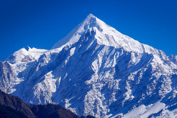 Fototapeta na wymiar The highest peak in Panchachulli Mountain range in Munsiyari, Uttarakhand, India