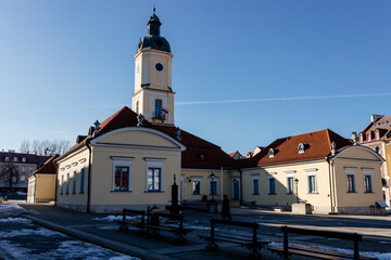 Fototapeta premium A beautiful square with historical buildings on a sunny day. Kosciuszko Market Square in Bialystok, Poland, March 3, 2021