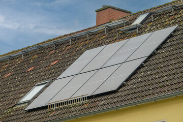 Solarpanele auf einem Dach