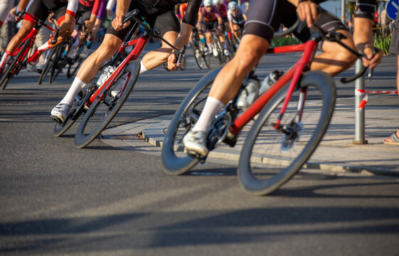 Detailausschnitt von einem Radrennen (Rennrad, Symbolbild)