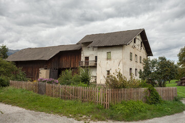 Fototapeta na wymiar very old abandoned farm among a pasture in Val Gardena