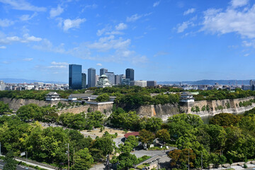 大坂城と大阪ビジネスパークの壮観な街並み