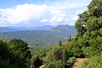 Fototapeta na wymiar beautiful mountain landscape in die centre of corsica, france