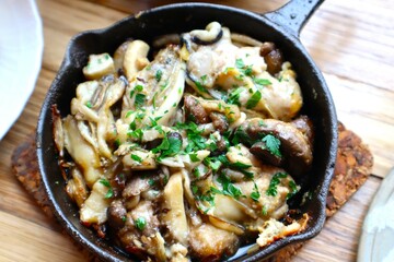 キノコと牡蠣のアヒージョ