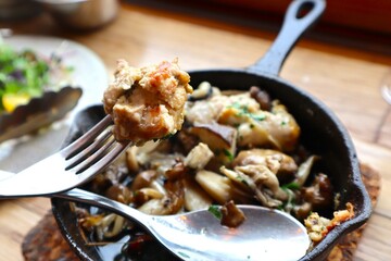 キノコと牡蠣のアヒージョ