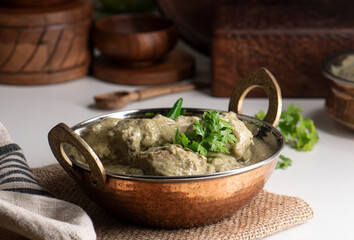 Delicious and creamy chicken green curry