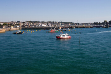 Bateaux à  Saint Malo - obrazy, fototapety, plakaty