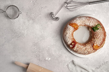 christmas cake in spain flatlay view 