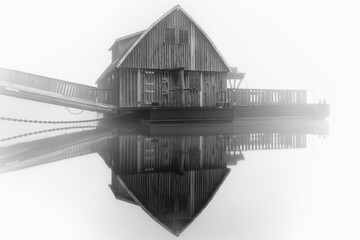 Fototapeta premium Schiffmühle im Nebel