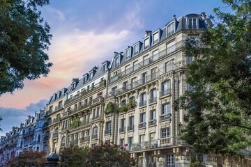 Fototapeta na wymiar Paris, typical facade in Montmartre