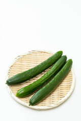 白背景にきゅうり