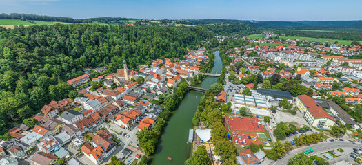 Wolfratshausen in Oberbayern, Ausblick auf die Altstadt und die Alte Floßlände an der Loisach