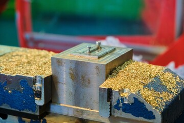 Vice on mill with brass chips © Wirestock