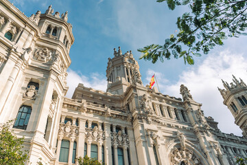 Fototapeta na wymiar Façade grand musée à Madrid en Espagne