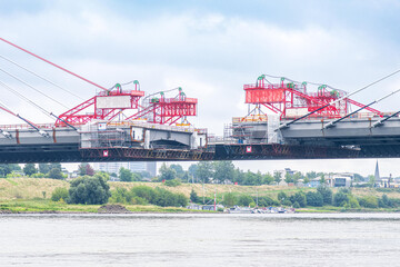 Neubau der Leverkusener Rheinbrücke, der Lückenschluß steht kurz bevor