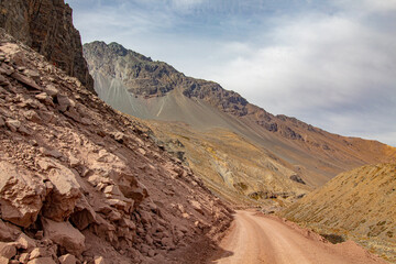 Fototapeta na wymiar landscape in the desert Cajón del Maipo e Embalse El Yeso, Chile , Santiago, Chile