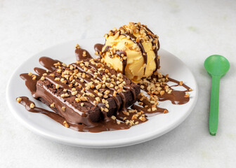 brownie with ice cream