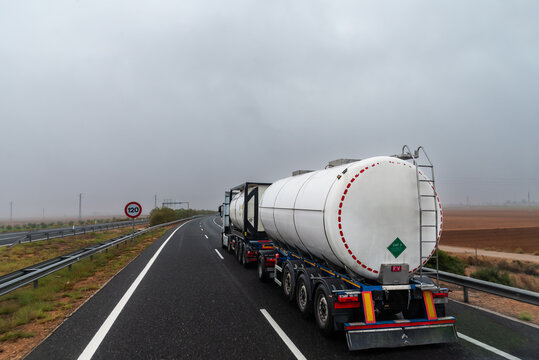 Tanker truck under test (F.V. label) with green label classified as Sandach CAT3, animal waste not suitable for human consumption.