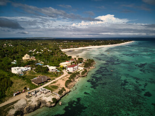 Fototapeta na wymiar a tropical resort sits on the edge of an ocean bed