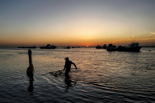 Coucher de soleil au port du pav&eacute; &agrave; Charron