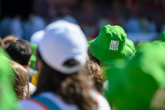 A green bucket hat with the WYD Lisbon 2023 logo. Initial gathering of WYD 2023 volunteers in Estoril, with a Holy Mass presided by the Cardinal Patriarch of Lisbon, Manuel Clemente. 2023/07/26.