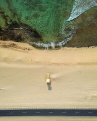 Fuerteventura - linia brzegowa egzotycznej wyspy, plaża i ocean. Fuerteventura - the coastline of...