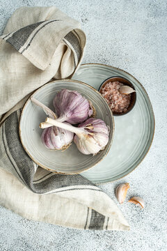 Raw garlic heads in the bowl