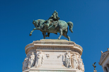 statue of the monarch on the roof of the royal palace