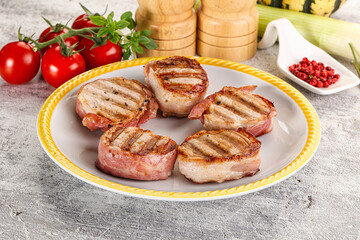Grilled pork tenderloin with bacon