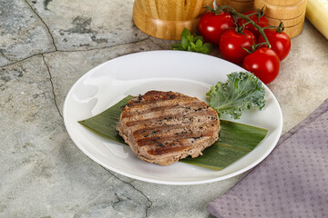 Grilled tuna medallion in the plate
