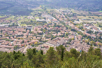 Fototapeta na wymiar Panoramic view of the medieval town of Gubbio in Umbria, Italy 