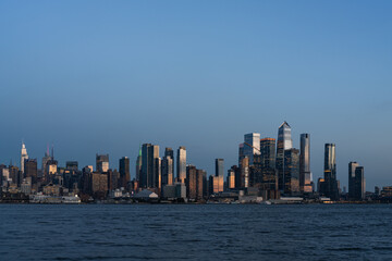 Fototapeta na wymiar New York west side in the evening, panoramic view on Hudson River