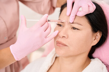 Obraz na płótnie Canvas Effective injection rejuvenation procedure in a cosmetology salon