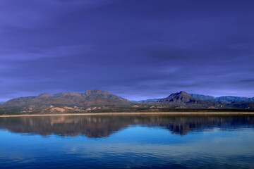 Naklejka na ściany i meble Cloudy day Roosevelt Lake Arizona