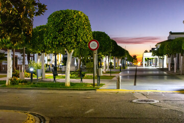 Plaza del Ayuntamiento del Encinarejo, Córdoba, España - obrazy, fototapety, plakaty