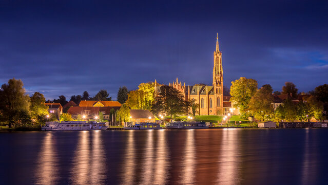 Kloster beleuchtet in Malchow an der M&uuml;ritz, Mecklenburger Seenplatte