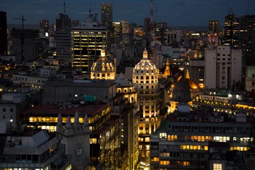 Schilderijen op glas Aerial view of downtown Buenos Aires city, Argentina, illuminated at night © Nina Abrevaya