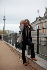 Obraz premium Blond wonderful woman with black dress in autum dance in the wind