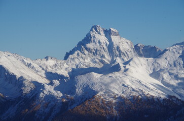 Fototapeta na wymiar Girl hiking in french alps, beautiful snowy scenery, mountains peak, snow, sport extreem