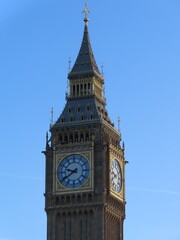 Fototapeta na wymiar El Big Ben contempla Londres