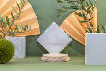 Arrière plan vert et orange avec présentoir pour des produits avec un rendu 3 D. Plate-forme vide...