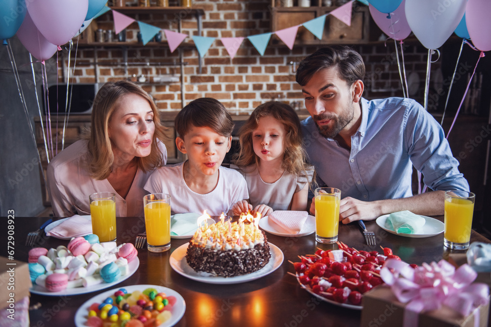 Sticker Family celebrating birthday